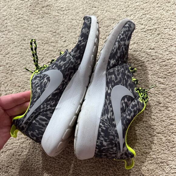 Nike Roshe Run Gray Camo w/ Neon Green Sneakers Women's Size 7.5 Running Shoes - Picture 6 of 11